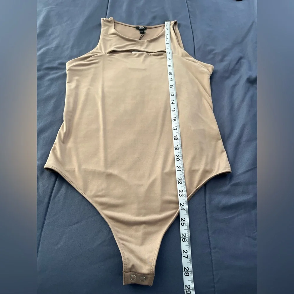 NWT Express Peek-a-Boo Body Contour Tank Bodysuit - Tan - Sz Medium - Picture 10 of 10